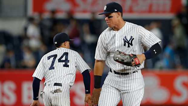 aaron-judge-ronald-torreyes-jersey-swap-photos.jpg